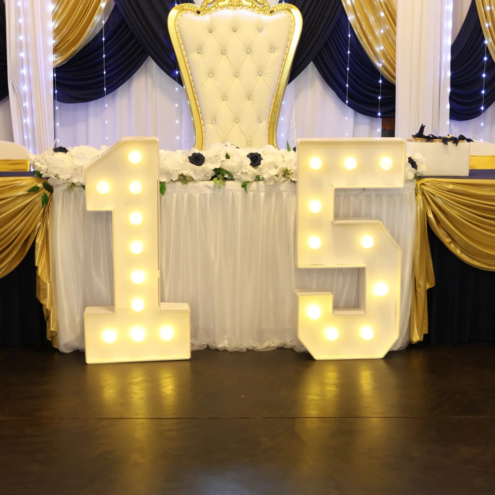 Marquee "15" numbers on stage for a quinceañera in Othello, WA